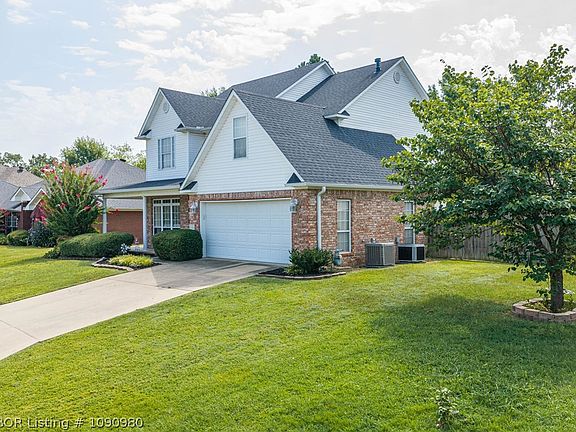 4th image of 1520 Rockhurst Dr