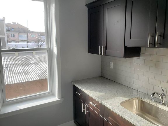 4th image of 100 W 33rd St #11022598