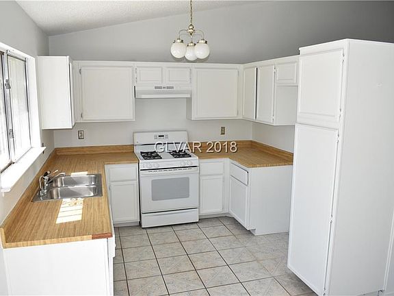 3rd image of 4405 Bristol Manor Dr