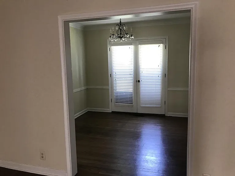 917 E 36th Pl — Photo 8