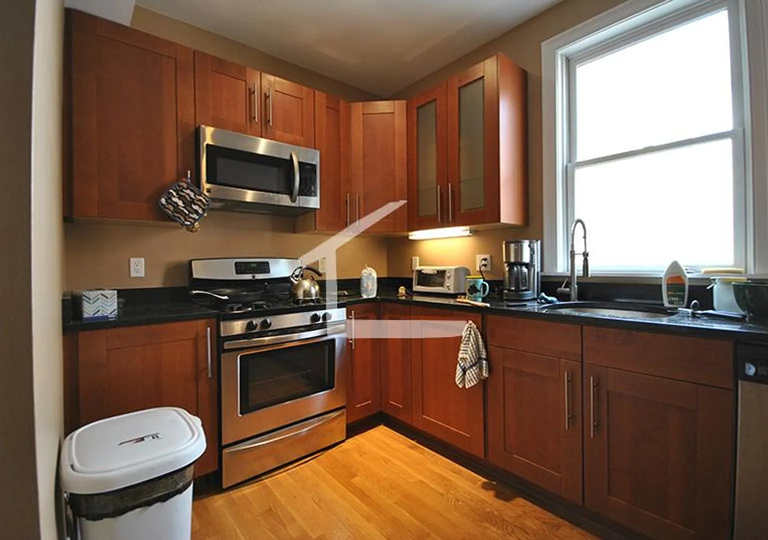 No Brokers Fee, Central Brookline Location, In-Unit Washer and Dryer, Central Heat/AC, Large Bedr... — Photo 2