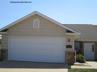 2270 Fawnview Dr, Dubuque, IA 52002