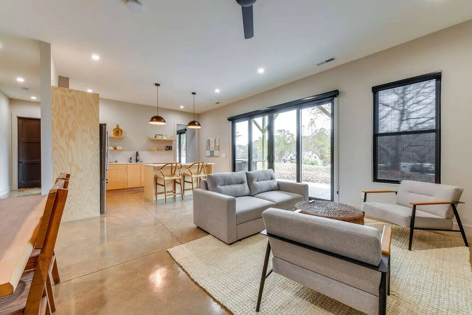1 bed, 1.0 bath, 1097 sqft, $2,598 — Photo 3