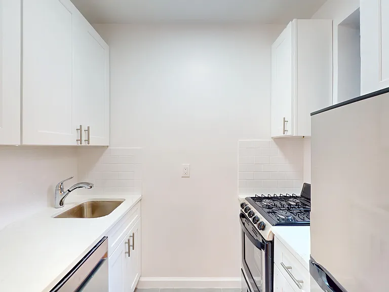 417 E 65th St #22 — Photo 6