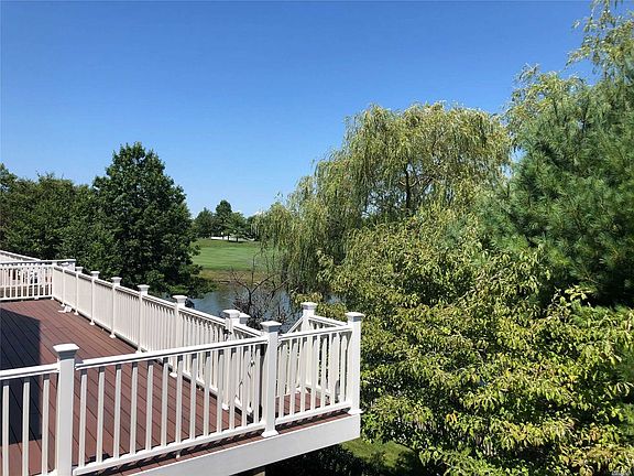 4th image of 137 Hamlet Dr