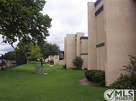 1st image of 2401 Yorkstown Dr APT 221