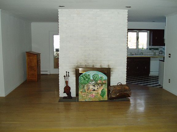 5th image of 5 Underhill Dr