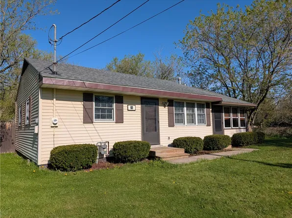 21 Moreland Dr, Beaver Dams, NY 14812