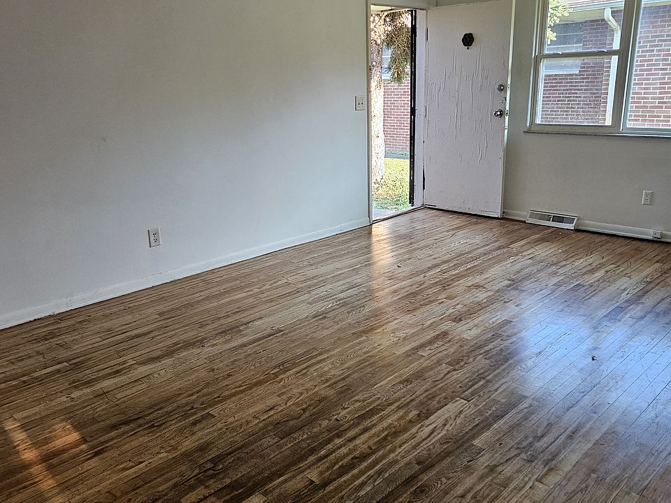 Living Room, Front Entry