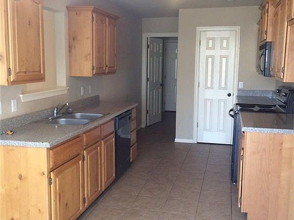 3rd image of 413 E Sweetwater Dr