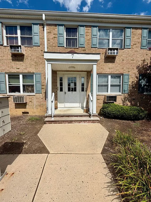 1 bed, 1.0 bath, 712 sqft, $1,900 — Photo 1