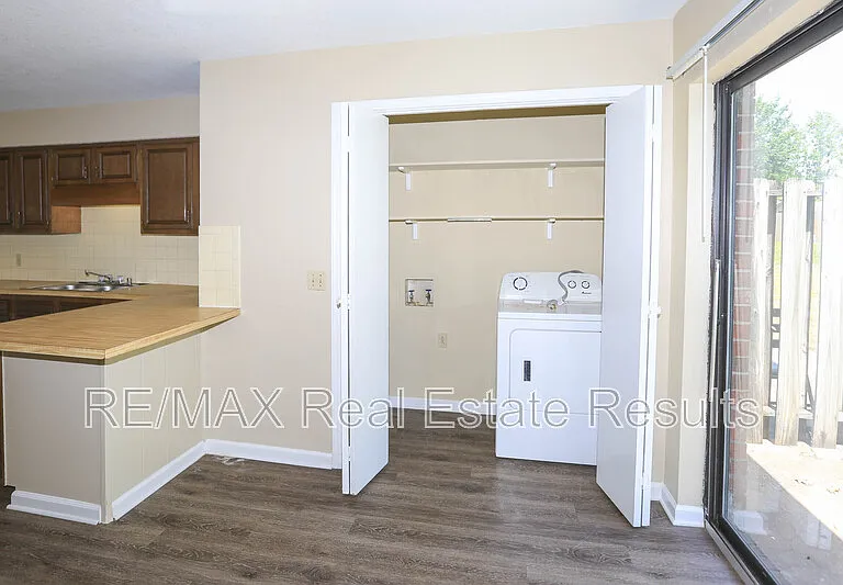 815 S 28th St — Photo 10