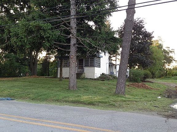 East side View, Garage