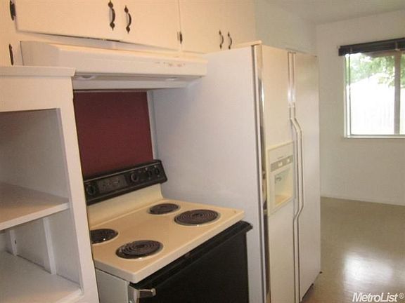 4th image of 4454 Palm Ave