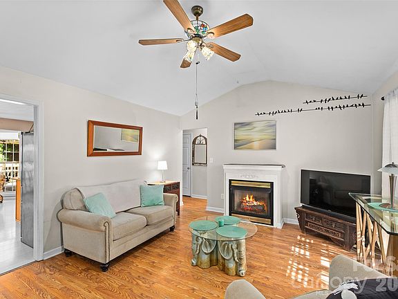 5th image of 4618 Hendrix Ct