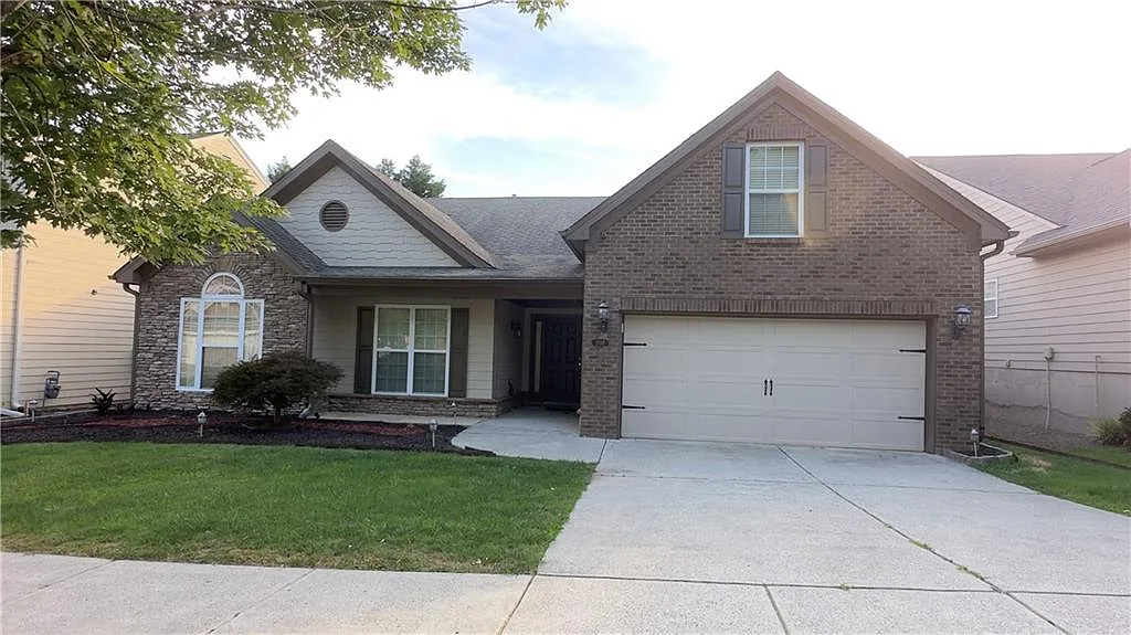4 bed, 2.0 bath, 2923 sqft, $2,500 — Photo 1