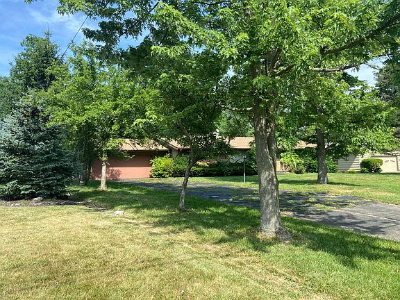3rd image of 8040 Strongsville Blvd
