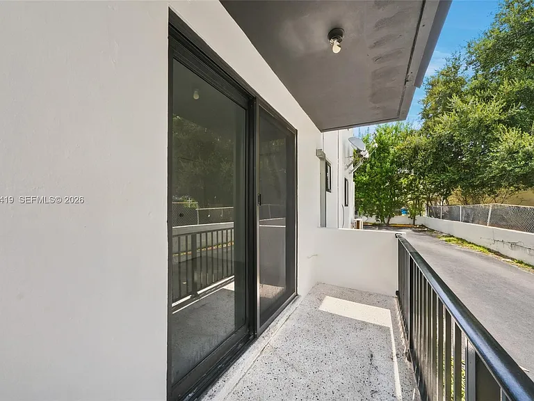 635 SW 7th Ct #4 — Photo 29