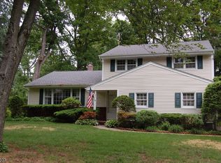 97 Barrett Ln, Wyckoff, NJ 07481