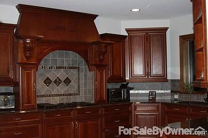 LARGE KITCHEN : 4-BURNER GAS STOVE WITH 2-BURNER GRIDDLE/GRILL