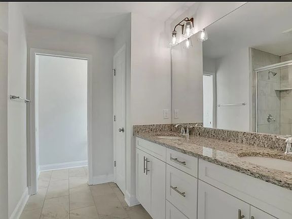 5th image of 463 Grand Oaks Rd