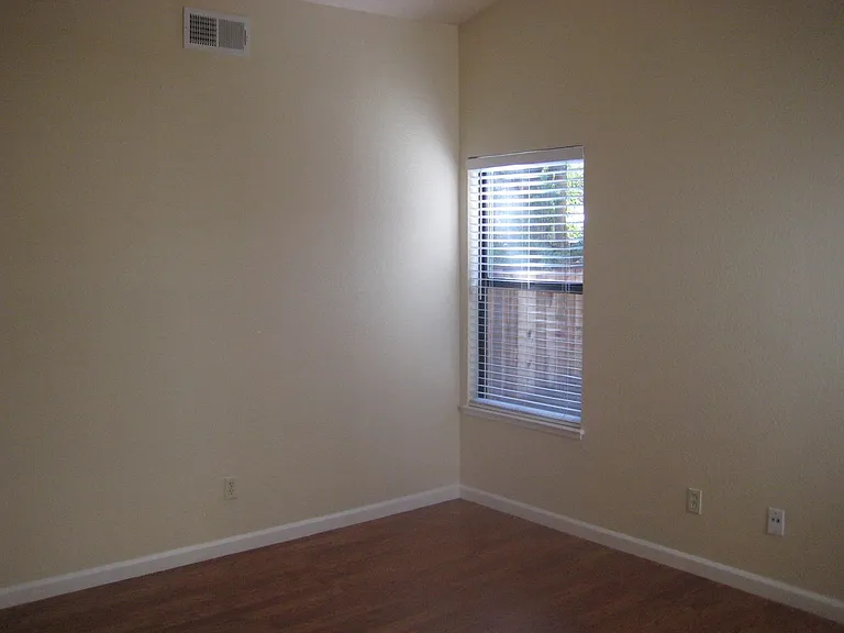 735 Rocky Creek Ter — Photo 8