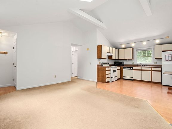 4th image of 12 Winifred Ave