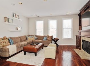 1032 N Kingsbury St, Chicago, IL 60610