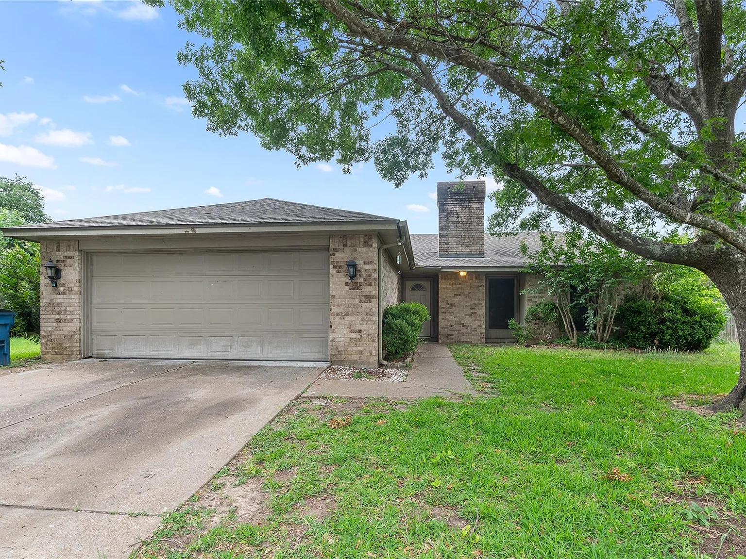 3 bed, 2.0 bath, 1379 sqft, $1,600 — Photo 1