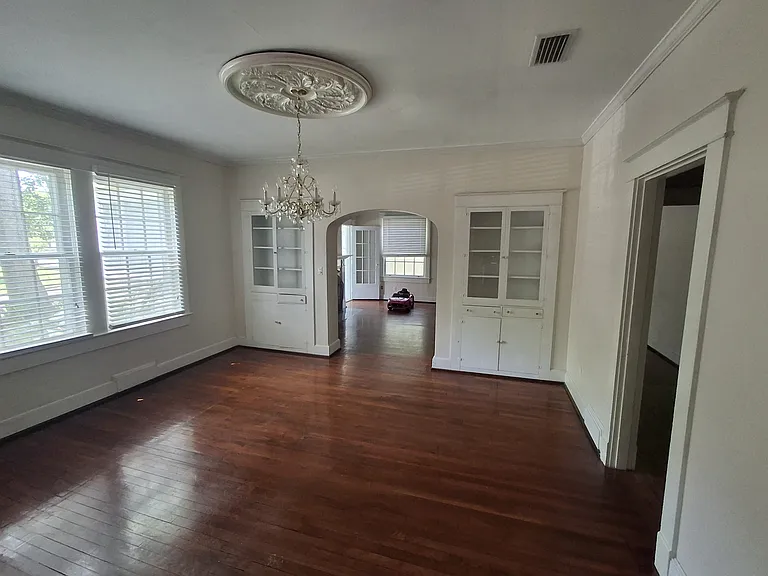 79 S Lafayette St — Photo 27