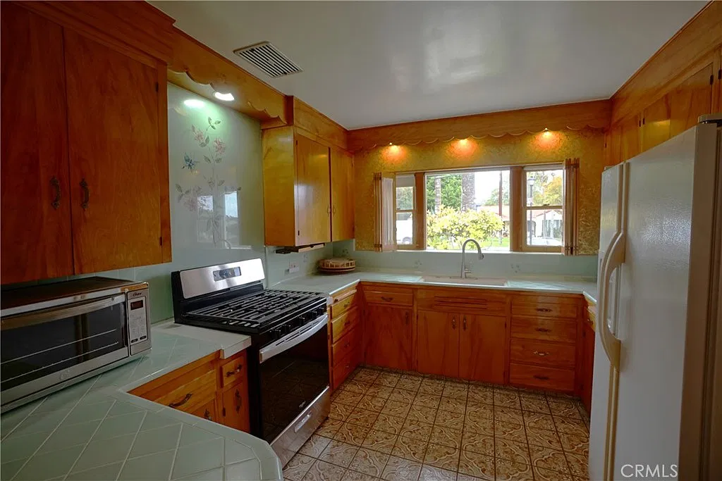 2 bed, 2.0 bath, 1850 sqft, $3,700 — Photo 4