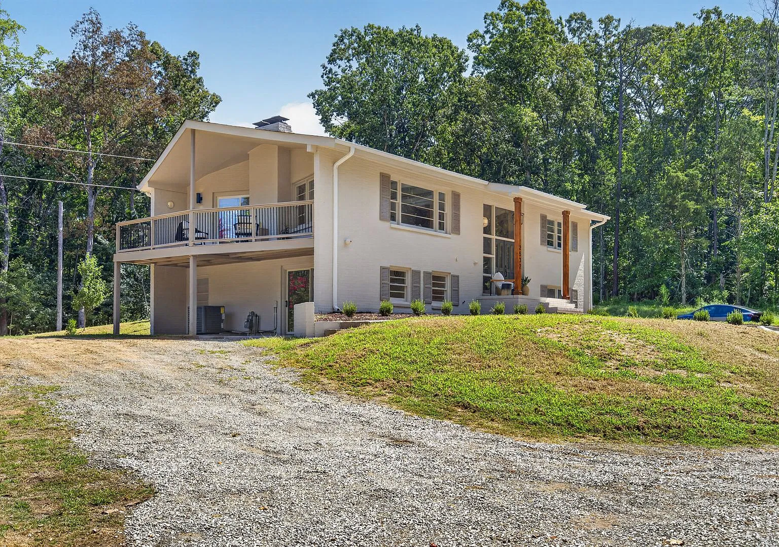 Beautifully renovated 4-bedroom, 3-bath home in Matthews — Photo 3