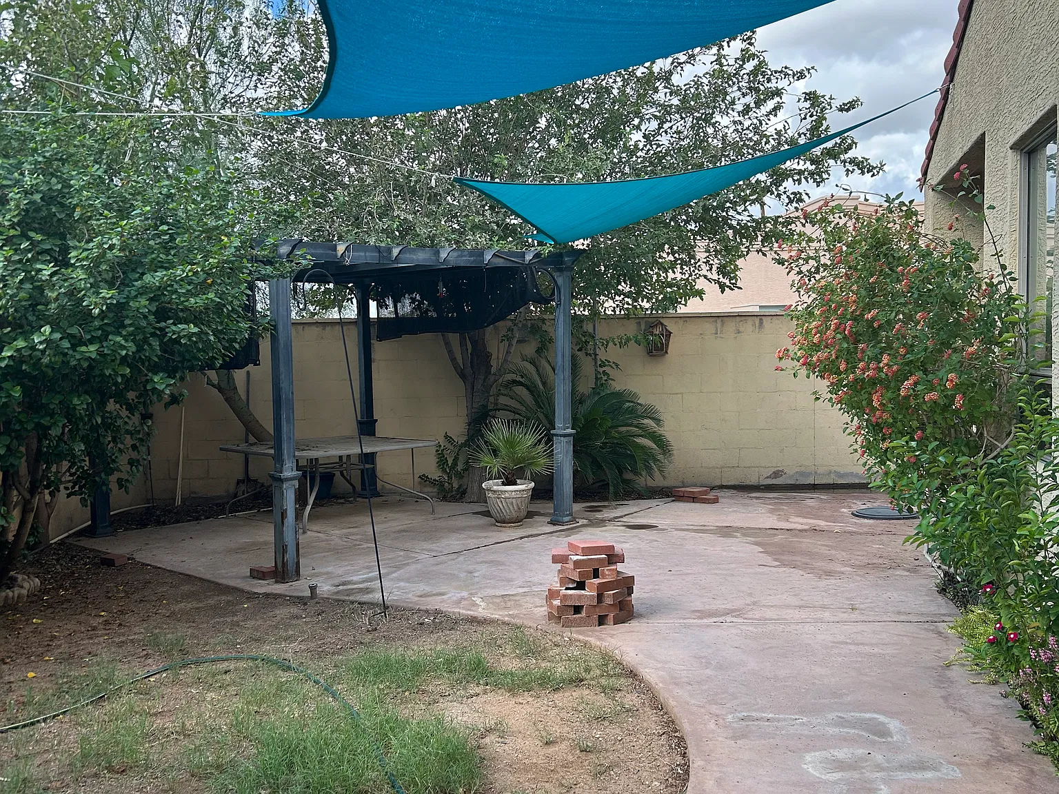 3 bed, 3.5 bath, 2063 sqft, $2,300 — Photo 2
