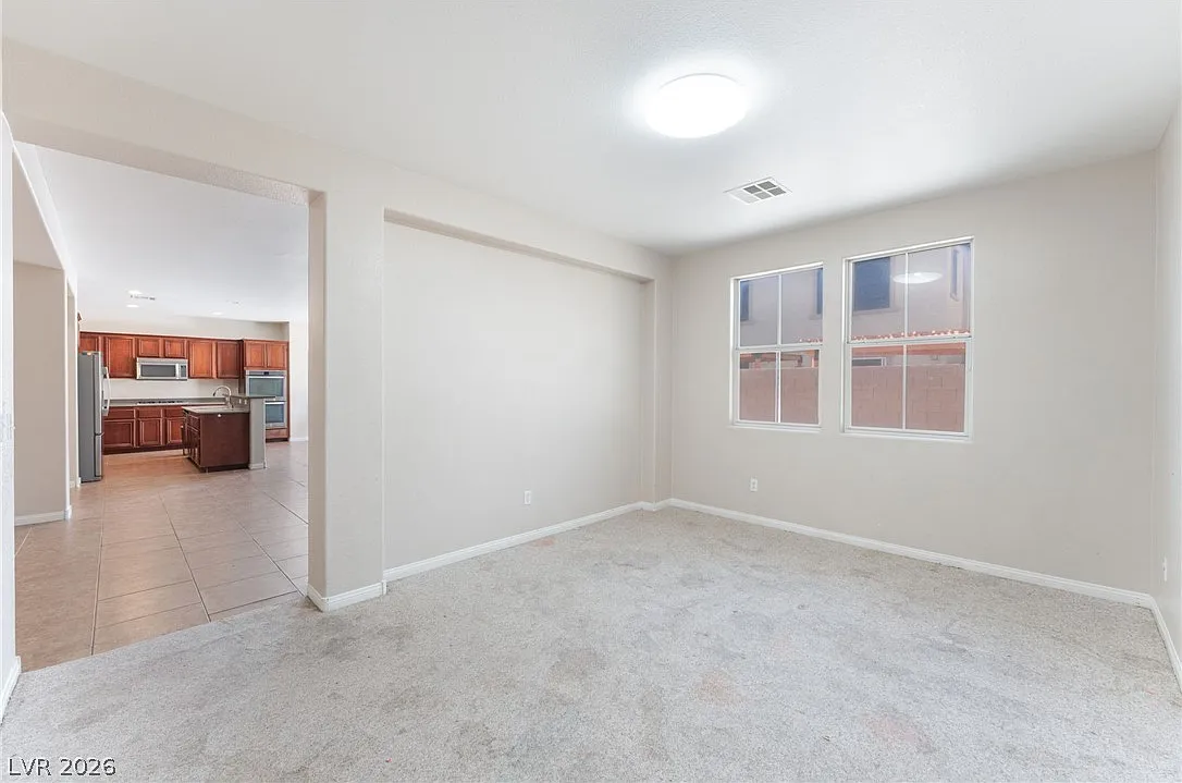 5 bed, 3.0 bath, 3720 sqft, $3,100 — Photo 4