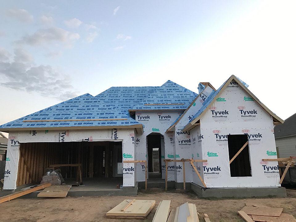 1st image of 141 Pinnacle Dr