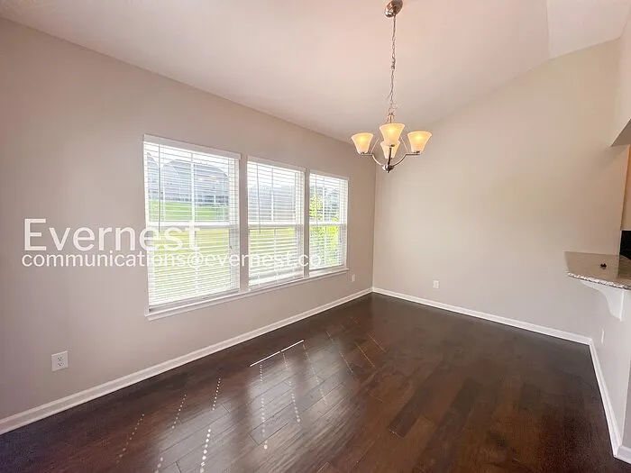 206 Welcombe St — Photo 9