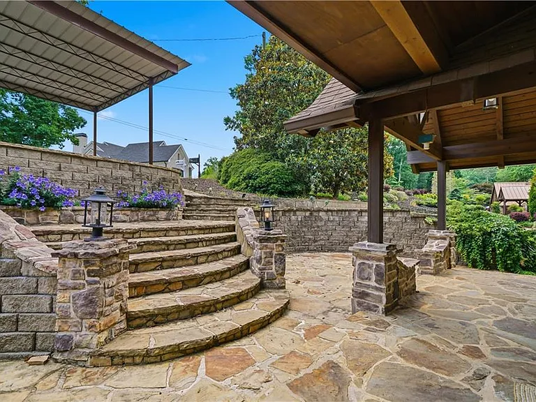 2115 Kemp Dr — Photo 30