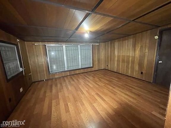 3rd image of 10200 Illinois St