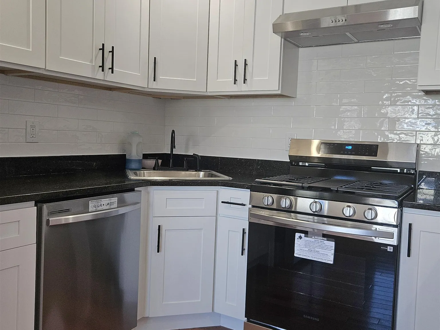 3 bed, 1.0 bath, $2,950 — Photo 4