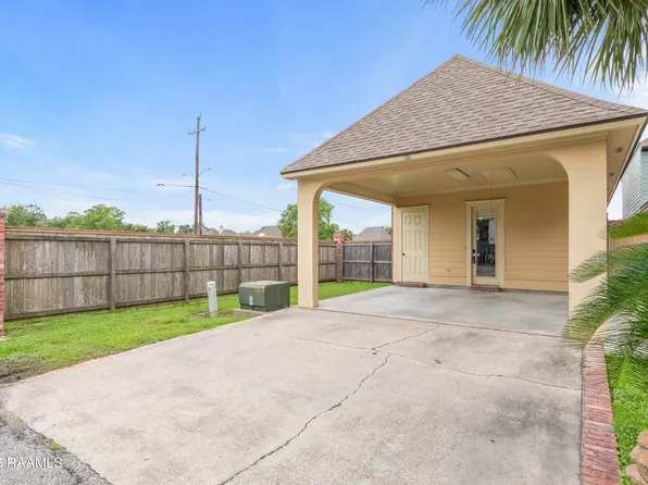 101 Coconut Grove Cir, Lafayette, LA 70508