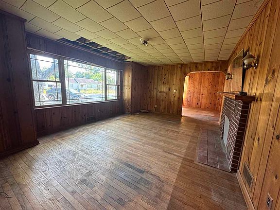 5th image of 1112 Berry Ln