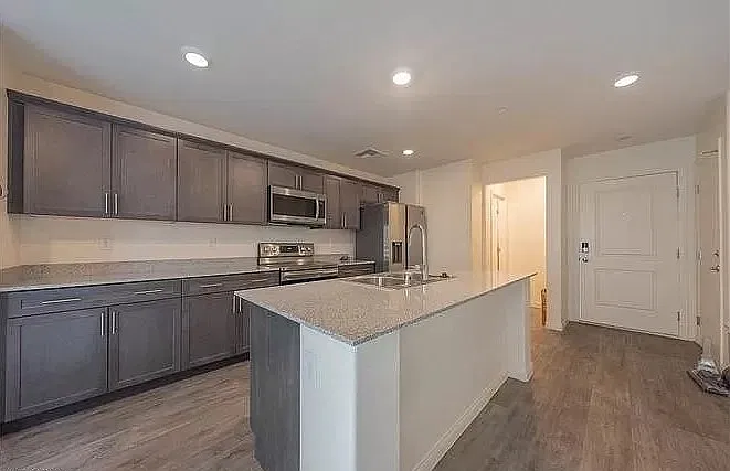 Crescent Gold St, North Las Vegas — Photo 2