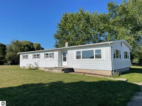 8440 S Isabella Rd, Shepherd, MI 48883