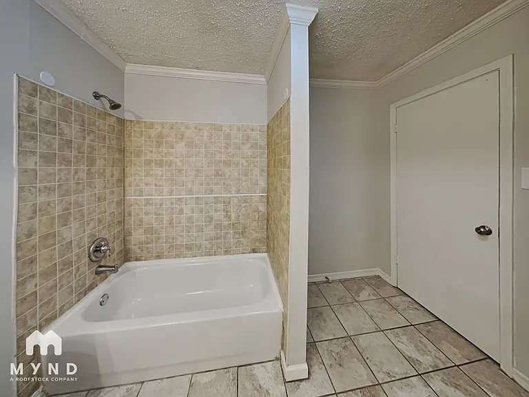 4734 Bradford Dr — Photo 9