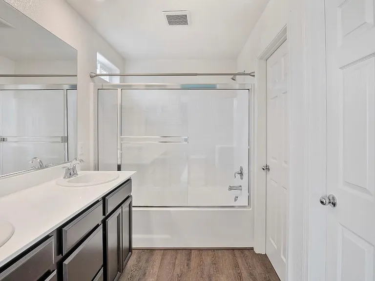 11030 International Dr — Photo 22