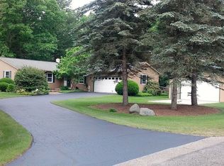 1926 Poplar Ridge Dr, Otsego, MI 49078