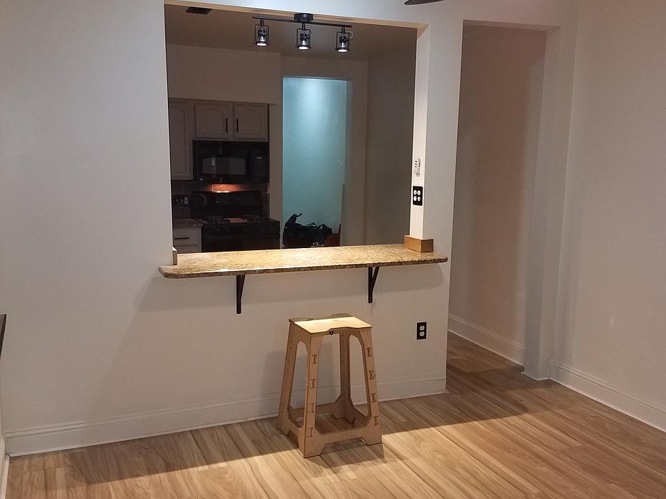 1st image of 2117 W Ontario St APT 3