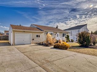348 Granada Pkwy, Lindenhurst, NY 11757