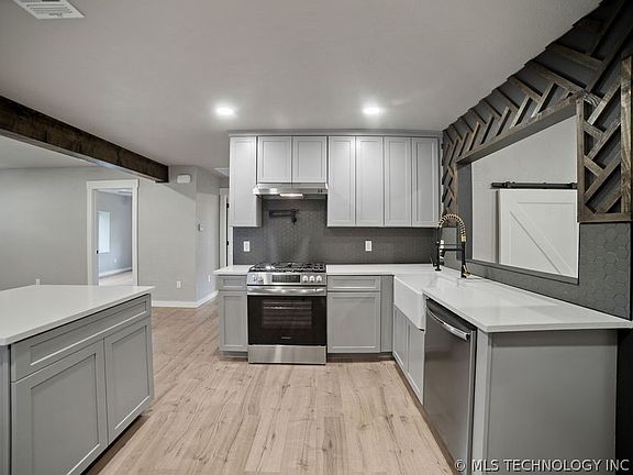 5th image of 619 N Florence Ave