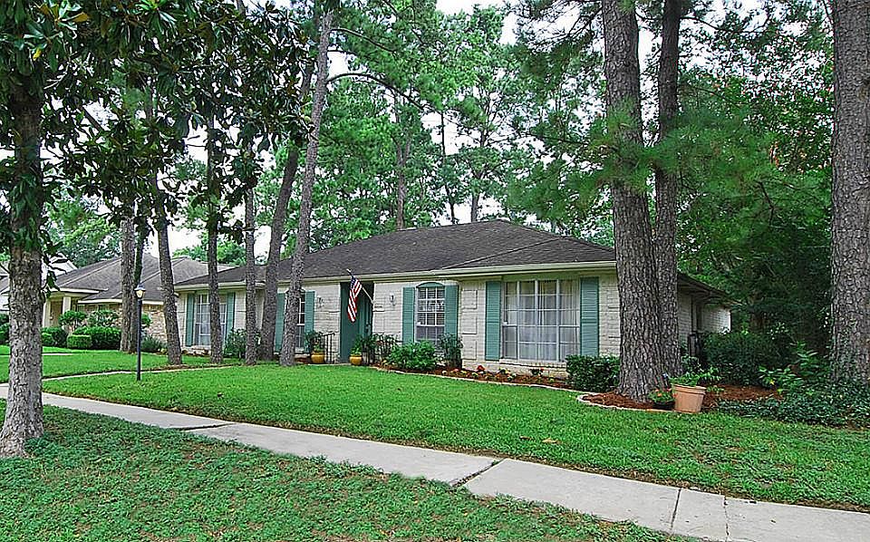 PICTURE PERFECT HOME, EXTRAS INCLUDE A WORKSHOP & A WOOD FIRED BRICK PIZZA OVEN IN THE BACK YARD